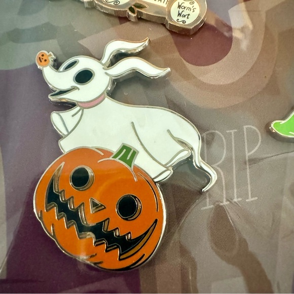 NWT. Disney Parks Nightmare Before Christmas 4 pin booster set of pins - Picture 4 of 14